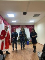 С Новым годом поздравляем детей